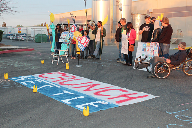 Protesters at the Nestlé bottling plant in Sacramento just after sunrise. (Photo: Dan Bacher)