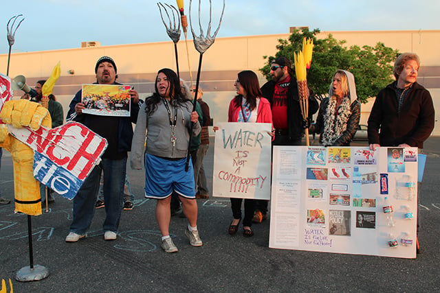 Protesters stayed in front of the plant from 5 a.m. to 1 p.m. (Photo: Dan Bacher)
