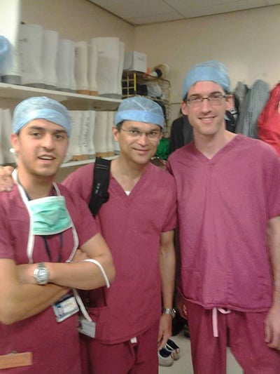 Said Yacoubi (left) works alongside two members of the Oxford transplant team. (Photo: Pam Bailey)