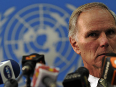 UN special rapporteur Philip Alston addresses a press conference at UN headquarters in Nairobi on February 25, 2009.