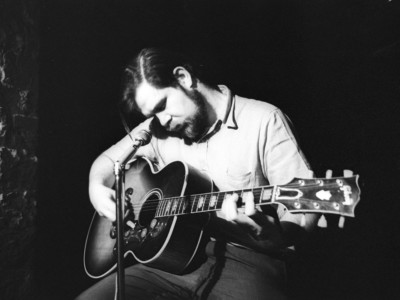 Folk singer Dave Van Ronk performs onstage at the Gaslight on June 22, 1964 in New York, New York.