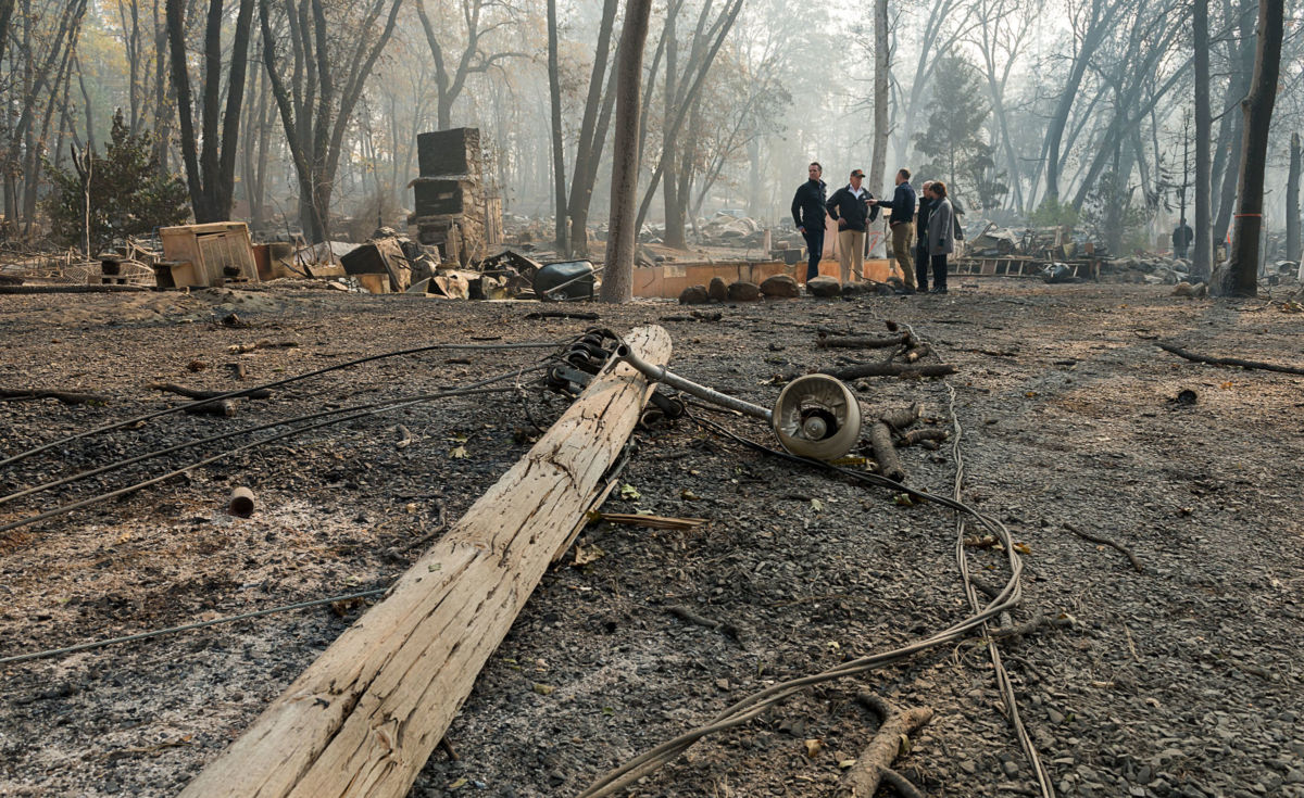 Governor-Elect Gavin Newson, FEMA Director Brock Long, President Trump, Paradise Mayor Jody Jones and Gov. Jerry Brown tour the Skyway Villa Mobile Home and RV Park during Trump's visit of the Camp Fire in Paradise, California, on November 17, 2018.