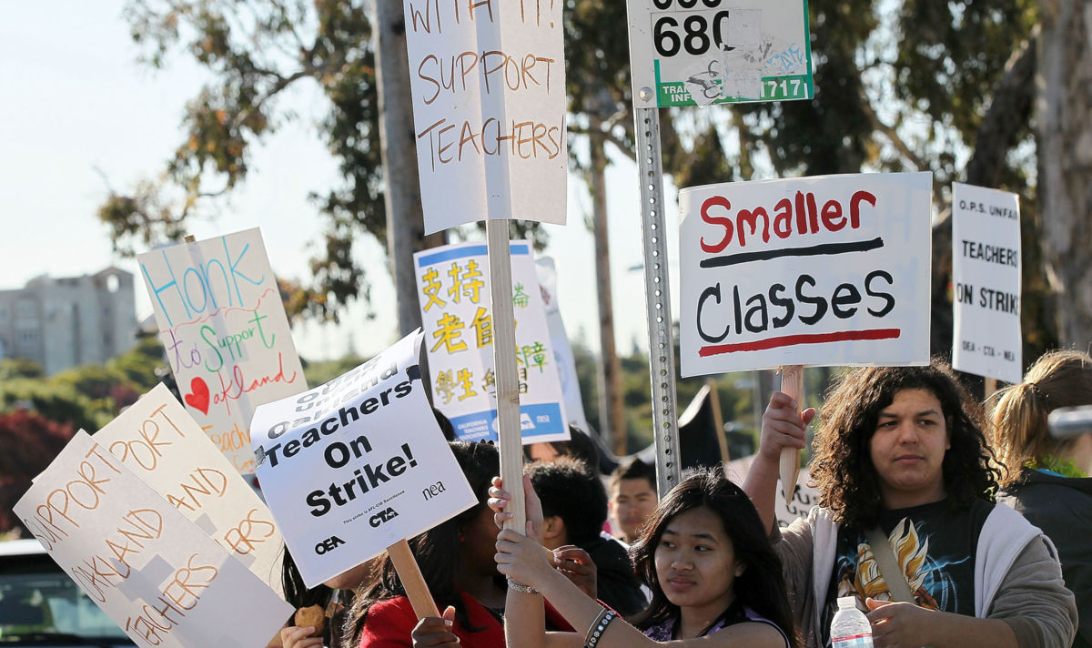 Teachers and students hold a one-day strike outside of Oakland High School, April 29, 2010, in Oakland, California. The Oakland Education Association’s 3,000 members have been without a contract since July 2017, and began a strike today.