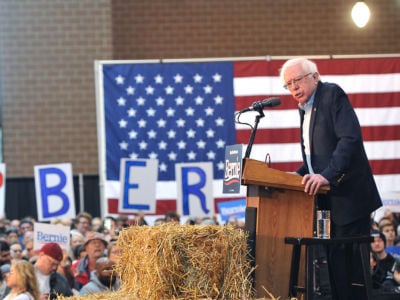 Bernie Sanders campaigns in Des Moines, Iowa
