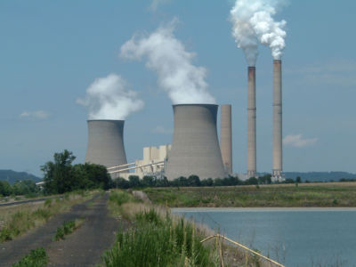 The General James Gavin Power Plant, along the Ohio River, was one of 10 Ohio sites near which environmental groups found elevated groundwater contaminant levels.