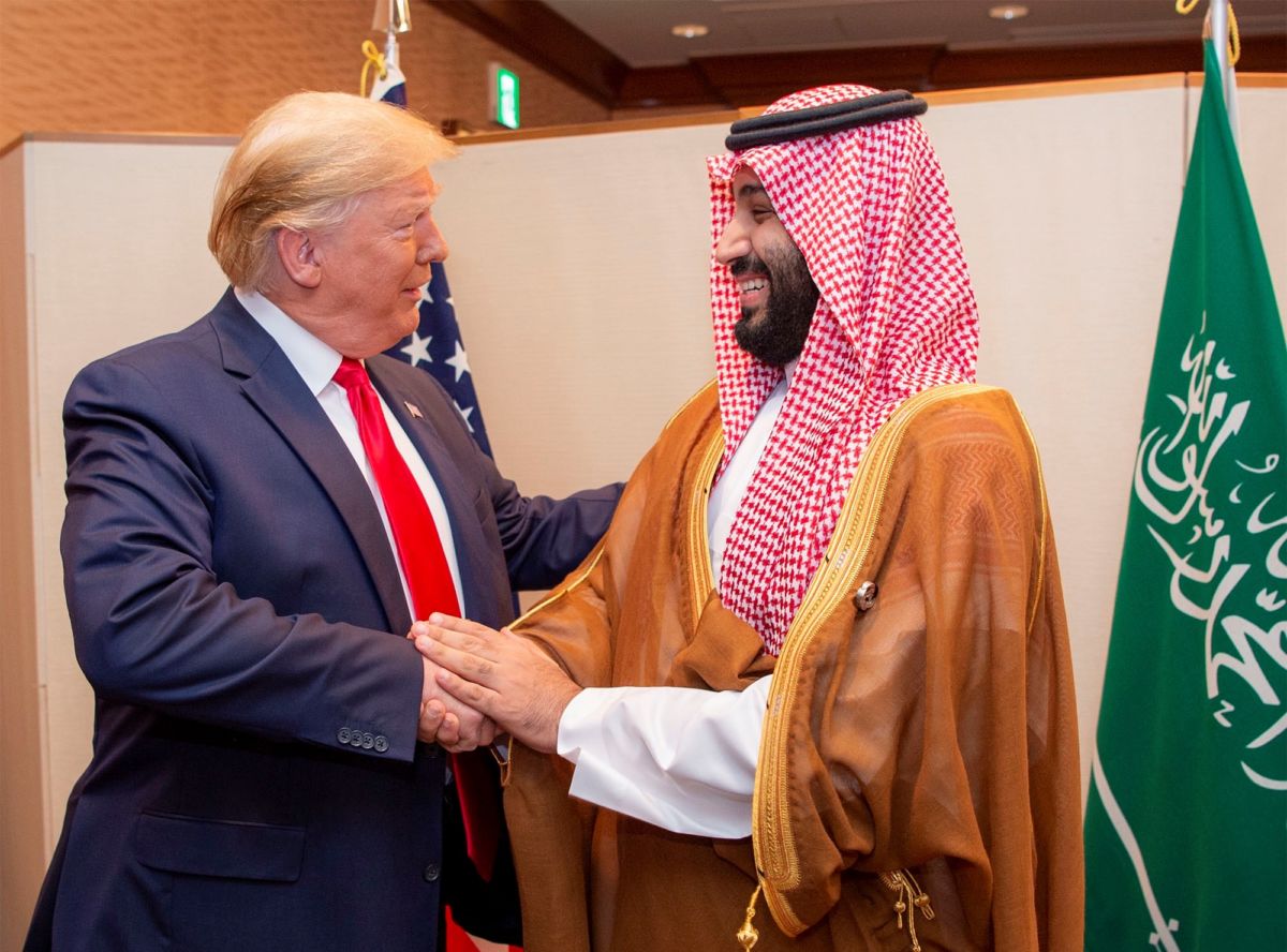 Donald Trump and Mohammad Bin Salman shake hands