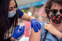 A woman recieves a covid vaccine