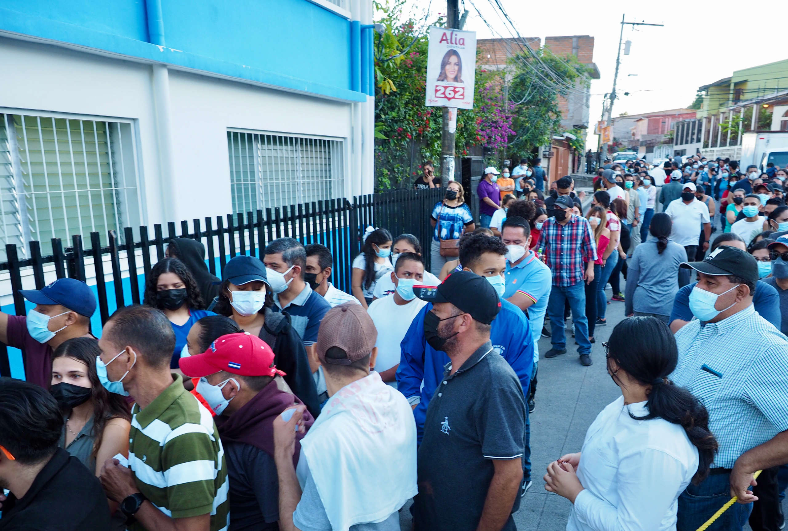 Voters outside the Panama School in the neighborhood of Buenos Aires, Tegucigalpa wait in long queues to enter the voting center