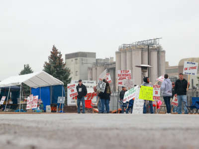 Kellogg's Cereal plant workers demonstrate in front of the plant on October 7, 2021, in Battle Creek, Michigan.
