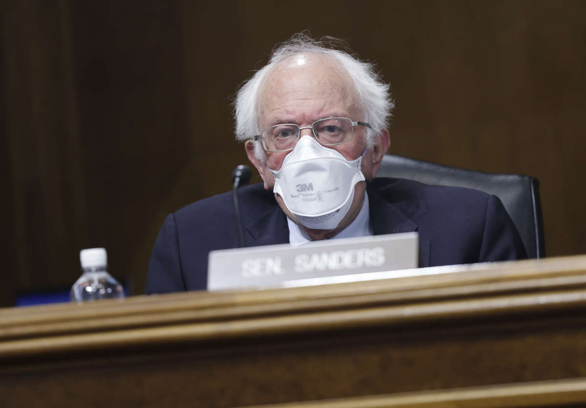 Sen Bernie Sanders wears a mask