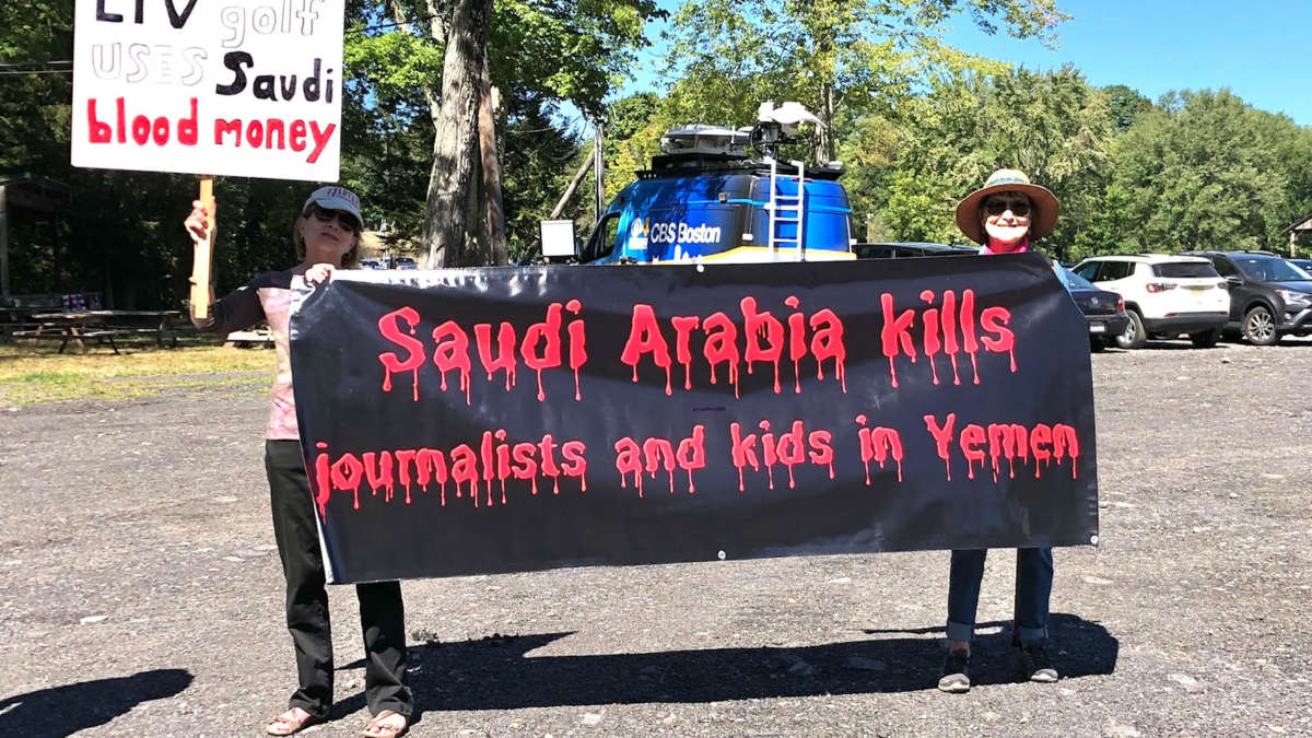 نشطاء مناهضون للحرب يتفهمون بطولة الجولف “Sports Wash” في السعودية