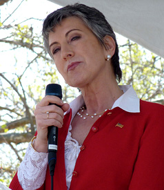 Carly Fiorina Widens Lead Over Barbara Boxer: All About Jobs?