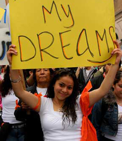 DREAM Act Students Defy Deportations, Demand Vote in Congress