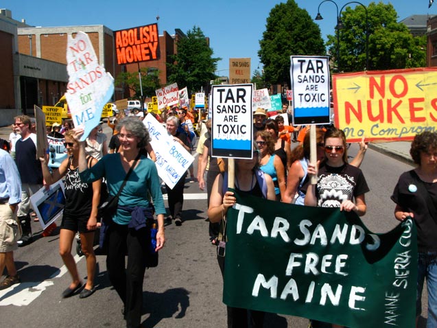 500 people from across New England marched in Burlington, Vermont on Sunday demanding an end to proposed plans for a pipeline that would transport dirty Canadian Tar Sands oil across the region. (Photo: Michael Levitin)
