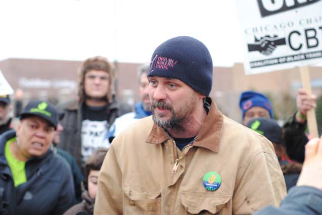 Warehouse worker Mike Compton speaks to the press. (Photo: Mario Garcia-Baeza)