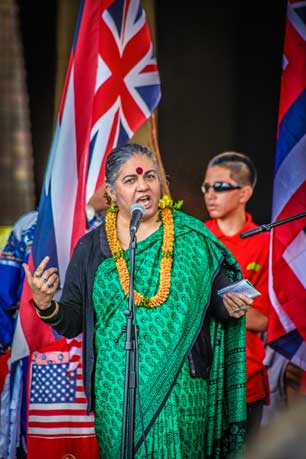 Vandana Shiva in Hawaii. (Photo: Kai Markell)