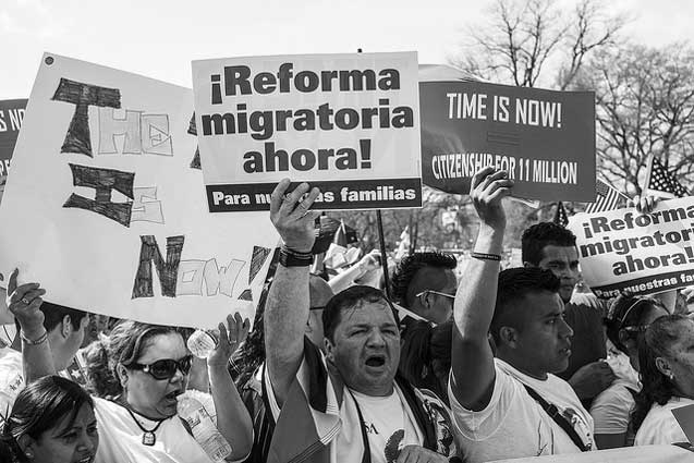 Reforma migratoria ahora: The crowd calls for immigration reform - now!