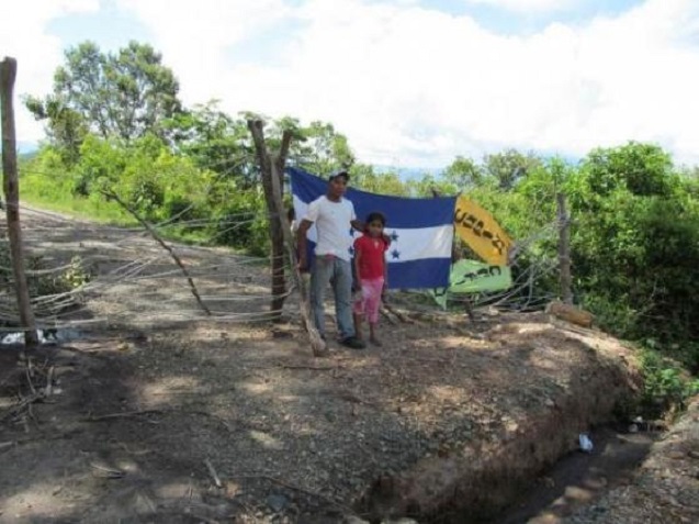 The indigenous Lenca community of Rio Blanco is in its fifth month of blocking an illegal damming operation on the sacred Gualcarque River. Here, the road to the river, blockaded. (Photo: Beverly Bell).