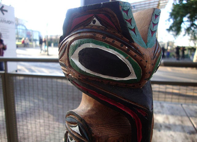 Totem pole carved by Rick Williams. Photo by Kayla Schultz.