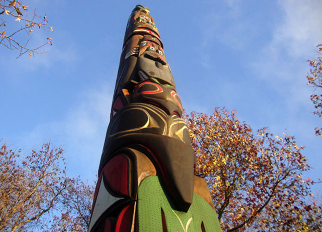 Totem pole located in Seattle City Center carved in memory of John T. Williams. Photo by Kayla Schultz.