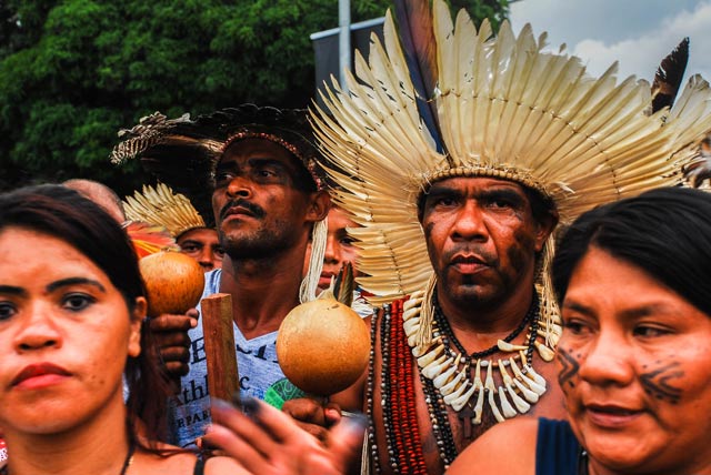 An indigenous Tupinamba leader present at the march for the delivery of a letter addressed to Brazilian President Dilma Rousseff. He says that the dialogue has run dry. (Photo: Santiago Navarro F.)