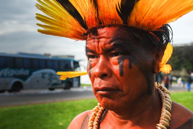 Indigenous Xingú people present to protest constitutional amendment PEC 215. (Photo: Santiago Navarro F.)
