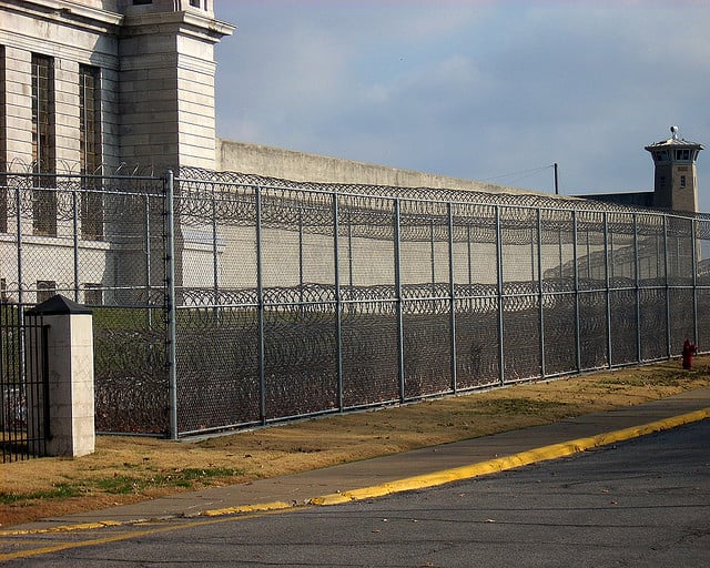 A United States Penitentiary, Leavenworth, Kansas. (Photo: sofakingevil)