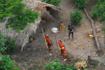 Uncontacted indigenous people in Amazonia make their views clear. (Photo: © Gleison Miranda/FUNAI 2008)