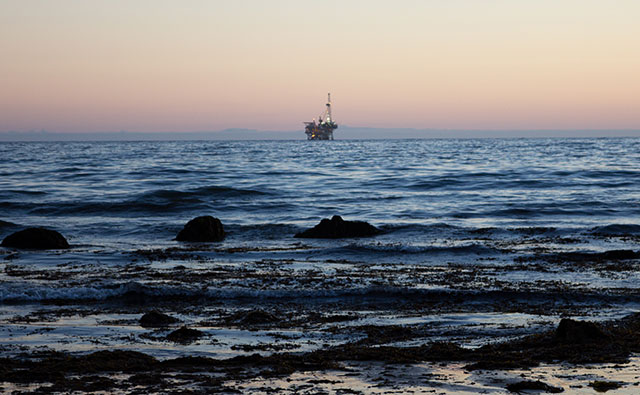 An oil drilling rig off the coast of Santa Barbara, CA. In July 2013, a Truthout investigation revealed that federal regulators had quietly approved several fracking operations at oil drilling platforms off the coast of Santa Barbara.
