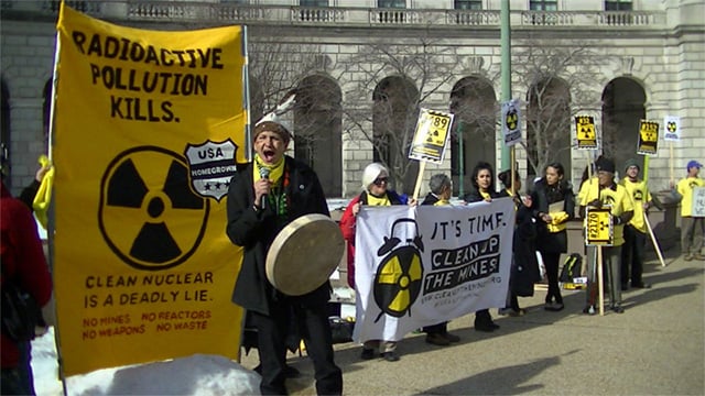 Klee Benally chants in front of the EPA, January, 2016. (Photo: DC Indymedia)
