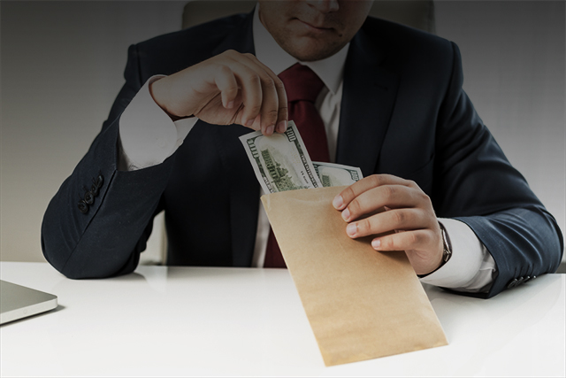 (Photo: Business Bribe via Shutterstock; Edited; LW / TO)