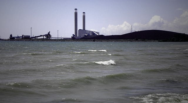 The Nanticoke Power Generating Station, soon to be coverted into a solar farm, as seen from Lake Erie in Nanticoke, Canada. (Photo: JasonParis; Edited; LW / TO)