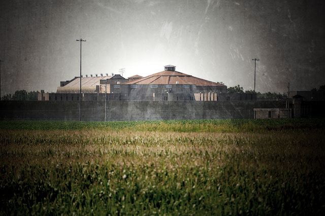 Stateville Correctional Center in Crest Hill, Illinois. (Photo: Jim Larrison; Edited: LW / TO)