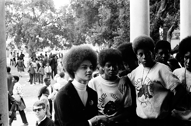 Kathleen Cleaver and fellow Black Panthers sporting Afros in Oakland, California, in a photo taken in 1968. (Photo: Stephen Shames)