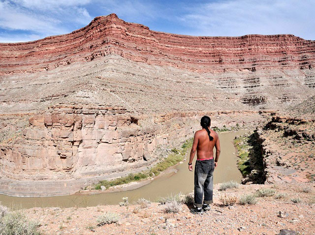 Navajo river guide Markus Buck stands near Bluff, Utah, overlooking the San Juan River in 2010, several years before the waters ran orange as the result of an upstream EPA-triggered waste spill. (Photo: Heeb Christian / Alamy)