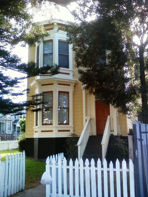 An elegantly restored Victorian stands proudly amidst other less fortunate homes in Oakland’s evolving Westend. (Photo: Max Eternity)