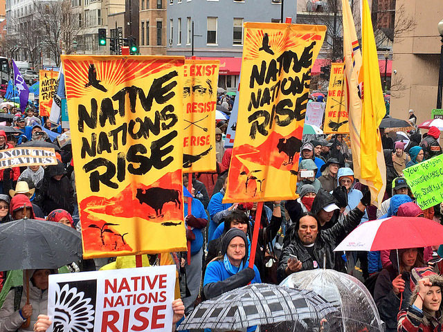 Thousands of activists march to the White House on March 13, 2017. (Photo: 360.org)