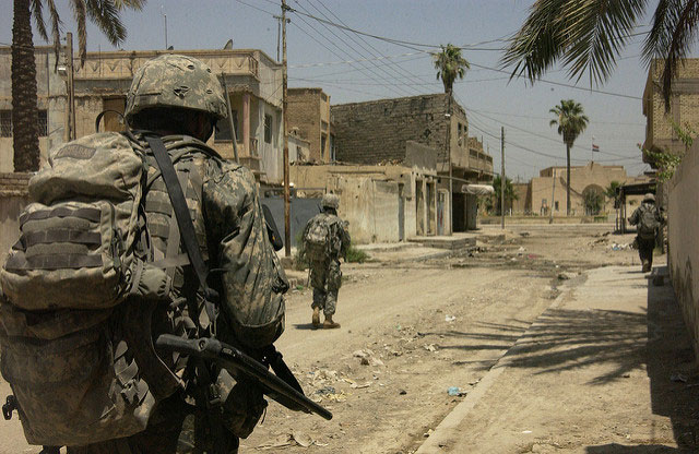 US Army soldiers move toward their next watch location in Baqubah, Iraq, June 19, 2007. (Photo: Airman 1st Class Christopher Hubenthal / US Air Force)
