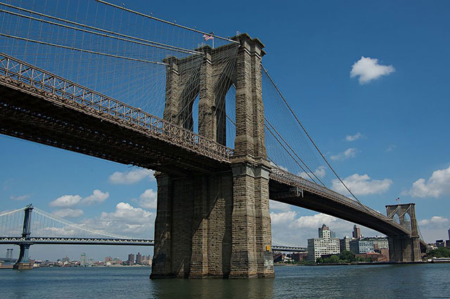 New York City’s iconic Brooklyn Bridge was recently renovated using wood from sources linked to slave labor. (Photo: Tiago Fioreze via Wikimedia Commons)