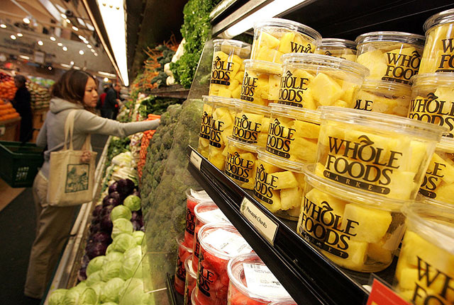 A customer shops for produce at a Whole Foods Market February 22, 2007 in San Francisco, California. (Photo: Justin Sullivan / Getty Images)