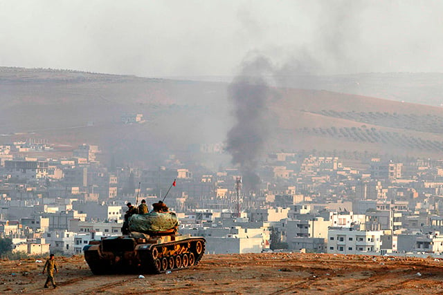 Turkish tanks hold their position on a hilltop on the outskirts of Suruc on the Turkey-Syria border, following an air strike in Kobani, on October 9, 2014 on the Turkish-Syrian border in the southeastern town of Suruc, Turkey. (Photo : Gokhan Sahin / Getty Images)