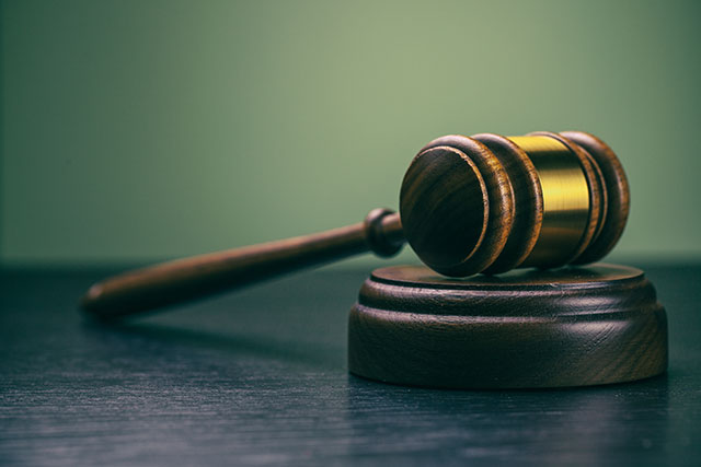 Chicago is poised to stop incarcerating people just because they can't pay their way out. (Photo: Marilyn Nieves / iStock / Getty Images Plus)