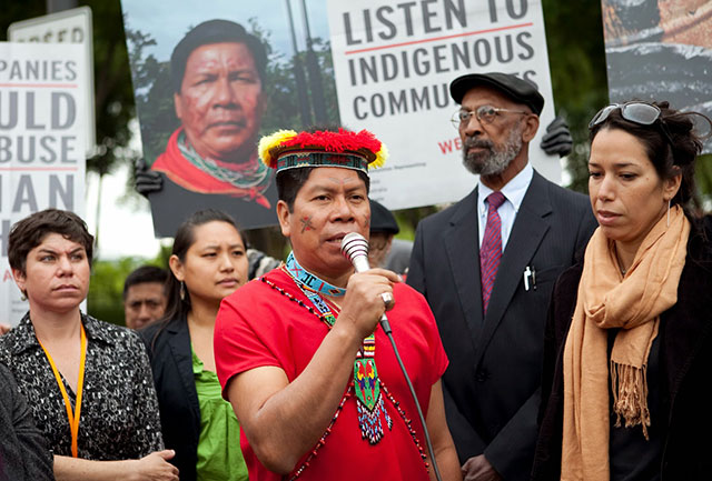 Secoya indigenous leader Humberto Piaguaje speaks to crowd of protesters outside Chevron's 2011 Annual Shareholder Meeting in San Ramon, California, USA. (Photo: Amazon Watch)