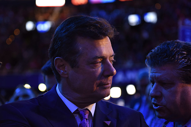 Trump campaign manager Paul Manafort walks the floor at the Republican National Convention in Cleveland on July 21, 2016. (Photo: Michael Robinson Chavez / The Washington Post via Getty Images)