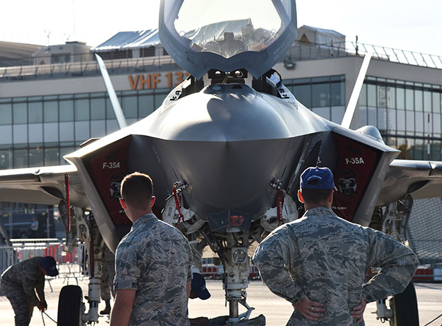 US soldiers protect a Lockheed Martin F-35 during parking at the 52nd International Paris Air Show at Le Bourget Airport near Paris, France on June 20, 2017. (Photo: Mustafa Yalcin / Anadolu Agency / Getty Images)