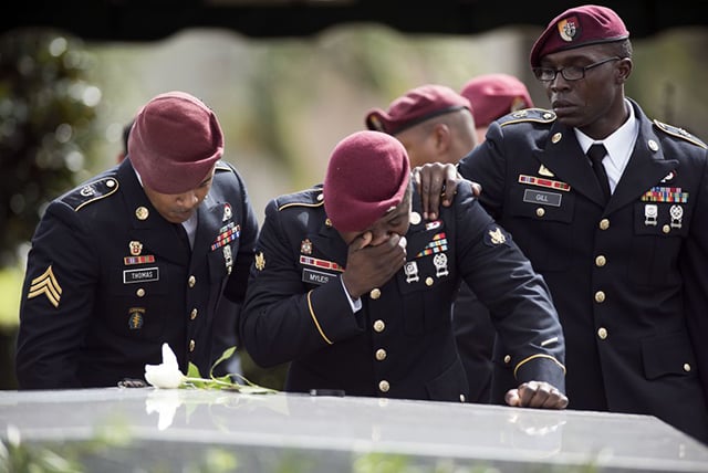 Members of the 3rd Special Forces Group, 2nd battalion cry at the tomb of US Army Sgt. La David Johnson at his burial service in the Memorial Gardens East cemetery on October 21, 2017 in Hollywood, Florida. Sgt. Johnson and three other US soldiers were killed in an ambush in Niger on October 4, 2017. (Photo: GASTON DE CARDENAS / AFP / Getty Images)