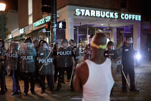 Demonstrators confront police while protesting the acquittal of former St. Louis police officer Jason Stockley on September 16, 2017 in St. Louis, Missouri. (Photo: Scott Olson / Getty Images)