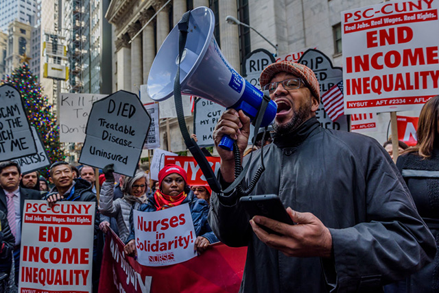 About 500 protesters filled the street outside the New York Stock Exchange on December 19, 2017. (Photo: Erik McGregor / Pacific Press / LightRocket via Getty Images)