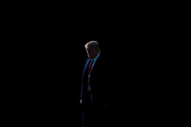 President Donald Trump walks to Marine One on the South Lawn of the White House December 21, 2017 in Washington, DC. (Photo: RENDAN SMIALOWSKI/AFP/Getty Images)
