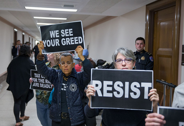 Protesters demonstrate against the GOP tax reform outside the Senate Budget Committee hearing on Capital Hill November 28, 2017, in Washington, DC. (Photo: Tasos Katopodis / Getty Images)